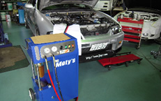 �G���W��������I�C�����C���Ȃǂ̐������܂��B���@�̑�������ł��B�t���b�V���O�I�C���̐F�̕ω��ɒ��ڂ��ĉ������B
