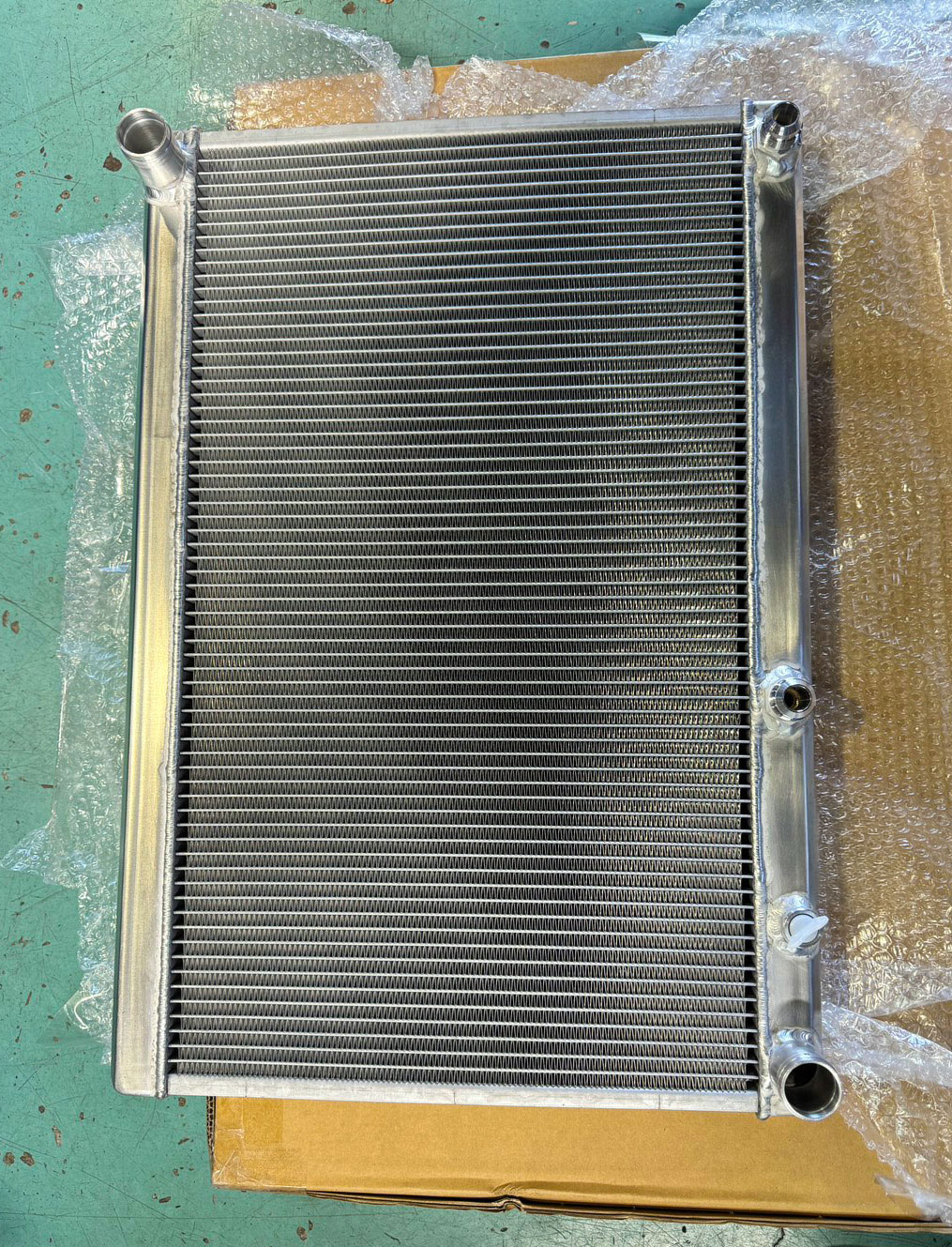 Gr.A用ラジエーターをワンオフ製作